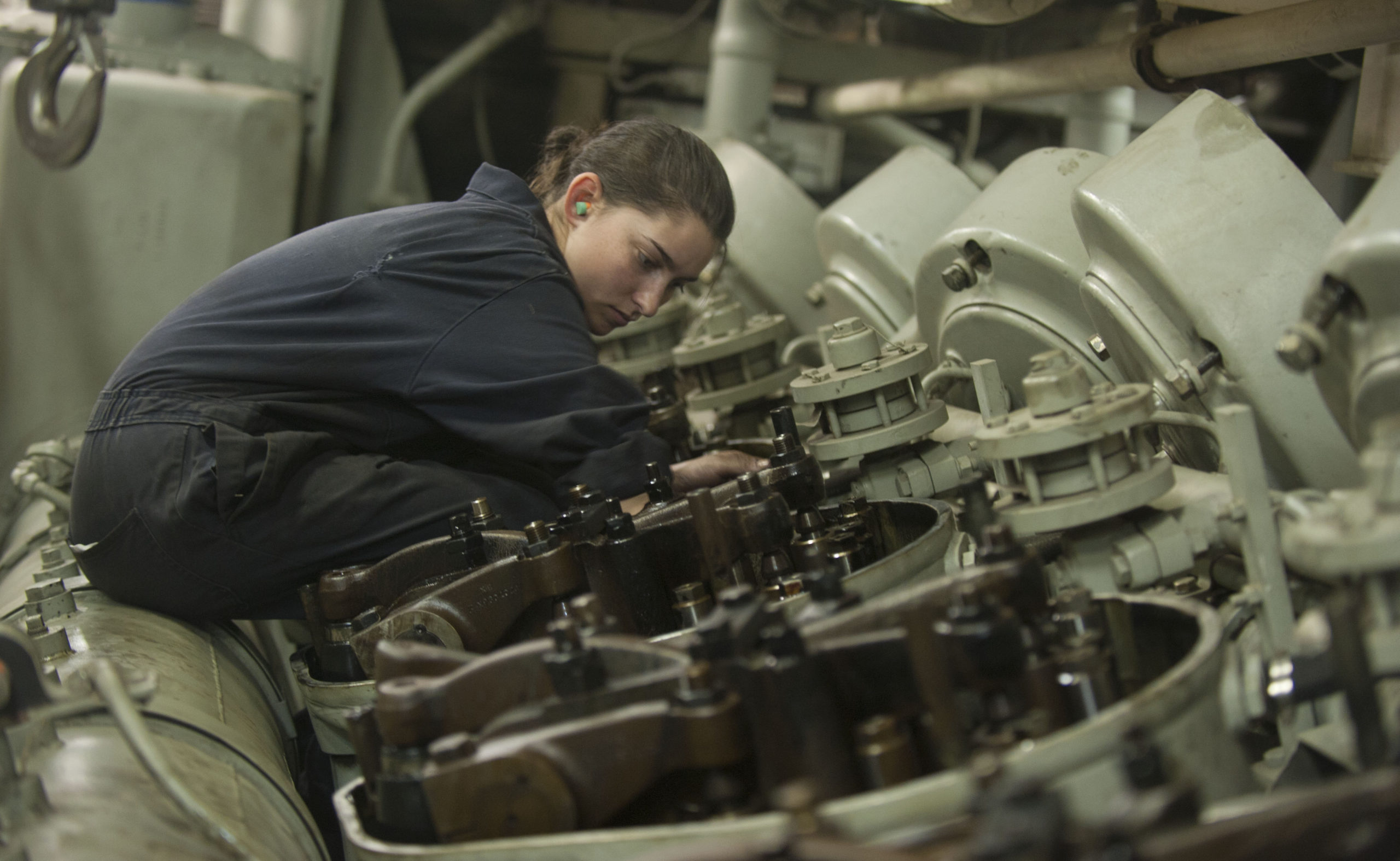 Engine курс. Корабельный двигатель. Мотор корабля. Мотор от корабля. Корабельные двигатели внутреннего сгорания